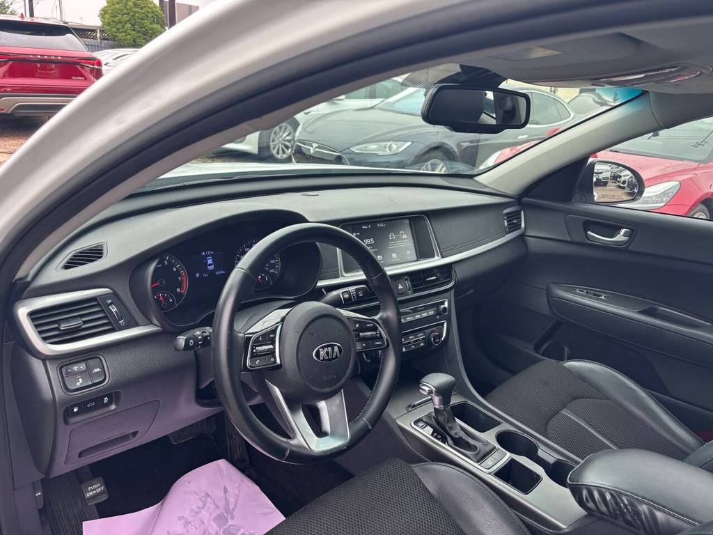 Kia Optima Vehicle Full-screen Gallery Image 08