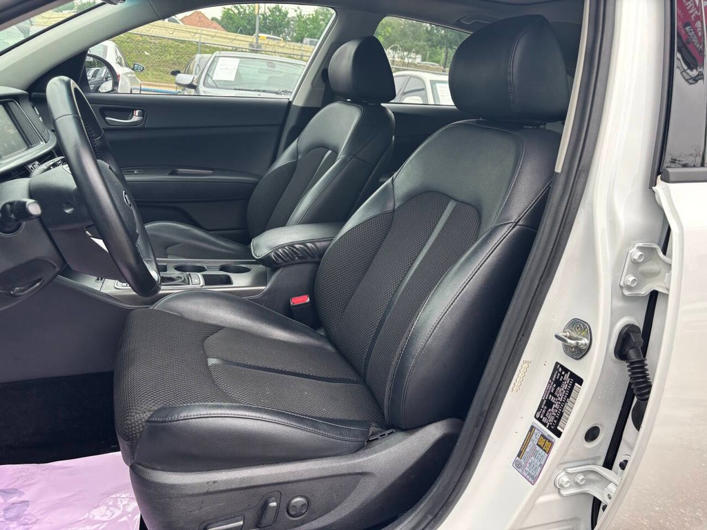 Kia Optima Vehicle Full-screen Gallery Image 09