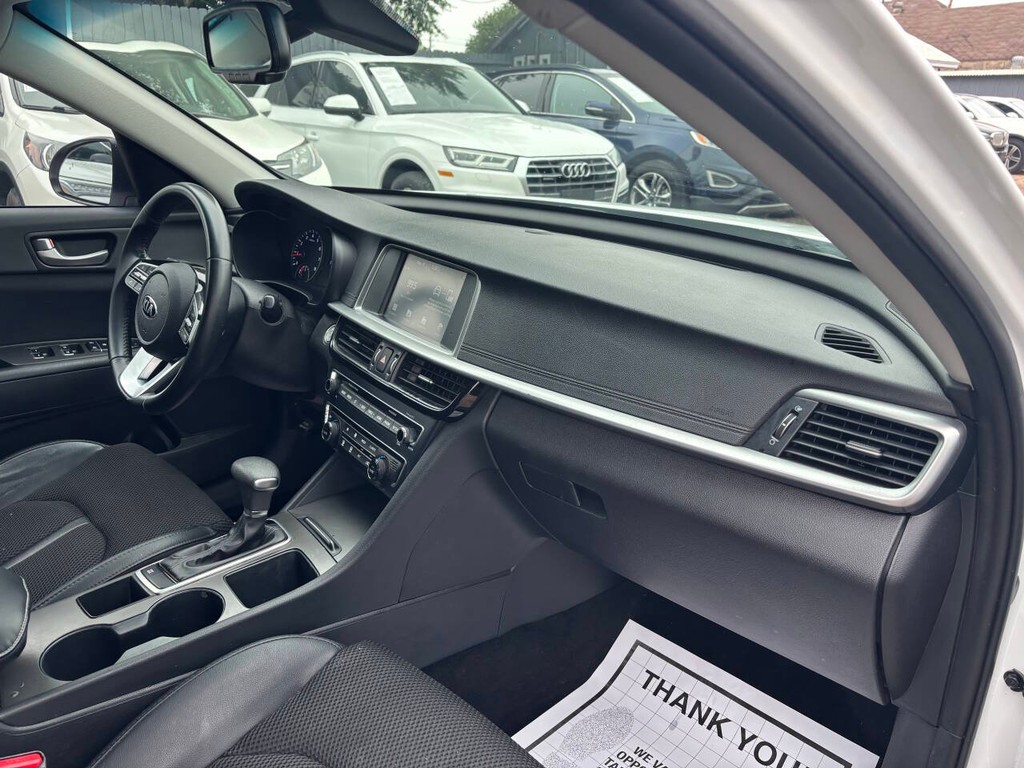 Kia Optima Vehicle Full-screen Gallery Image 11