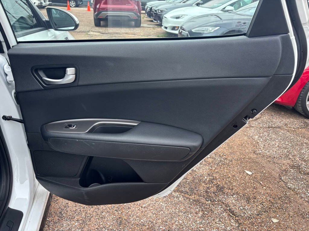 Kia Optima Vehicle Full-screen Gallery Image 17