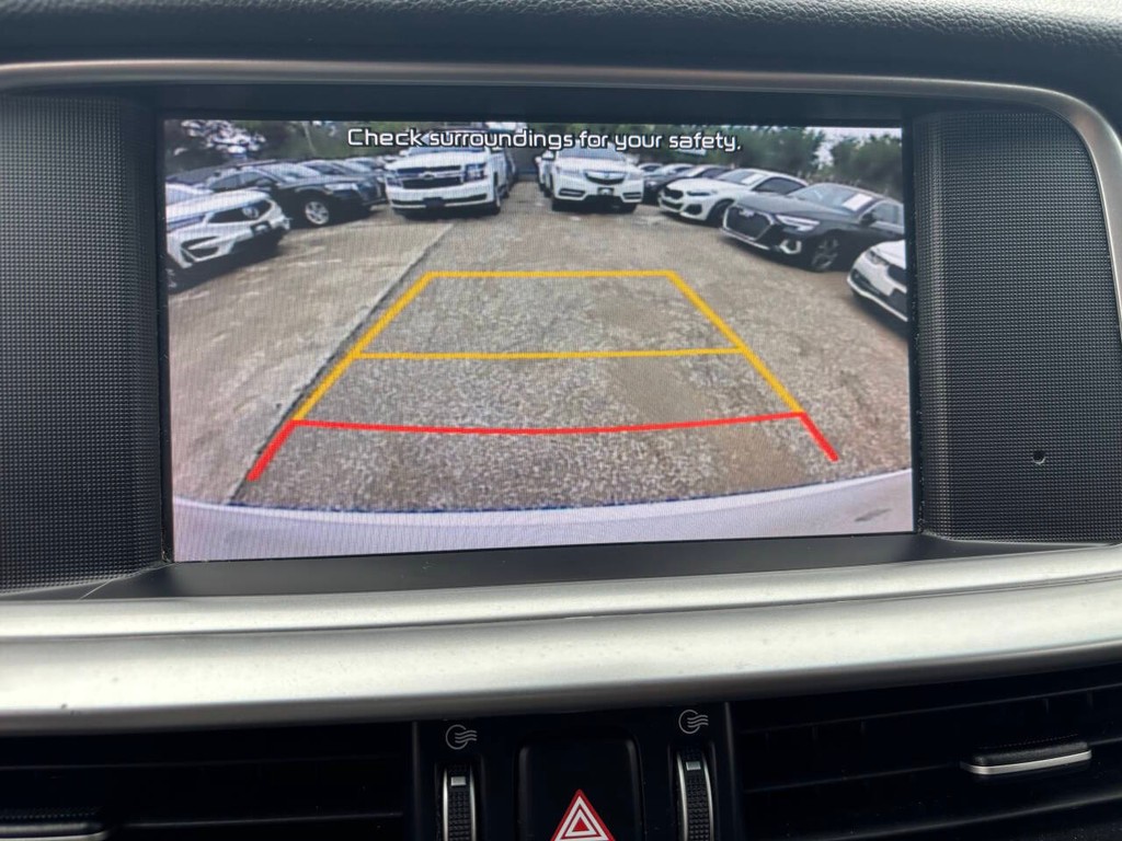 Kia Optima Vehicle Full-screen Gallery Image 21