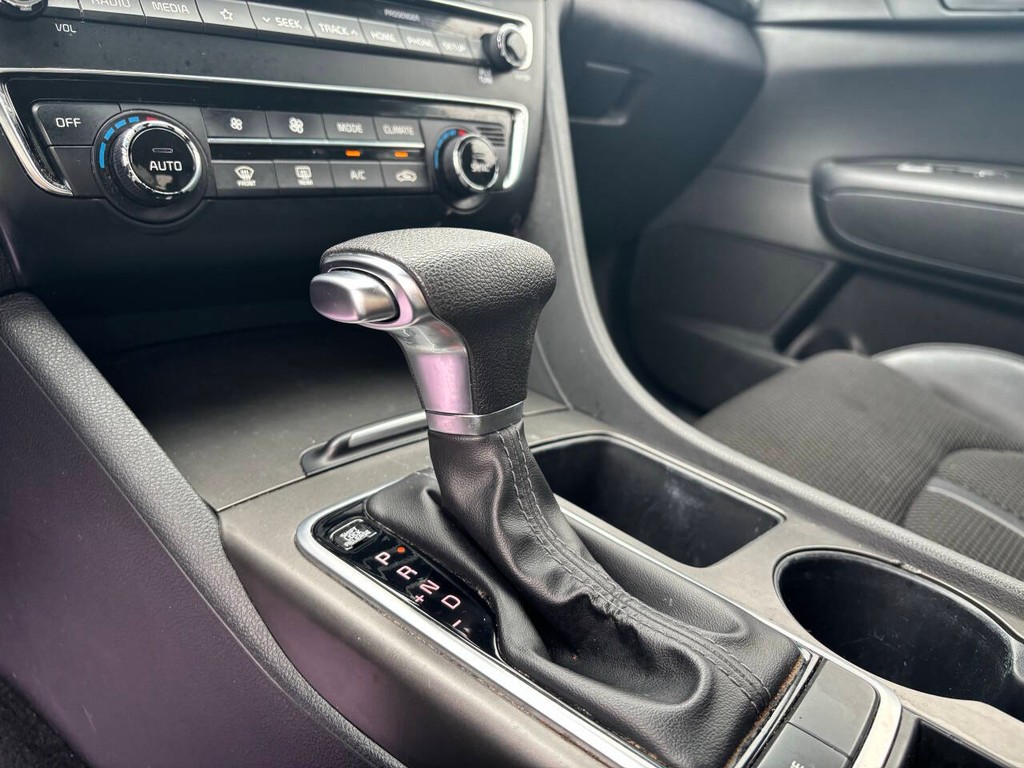 Kia Optima Vehicle Full-screen Gallery Image 22