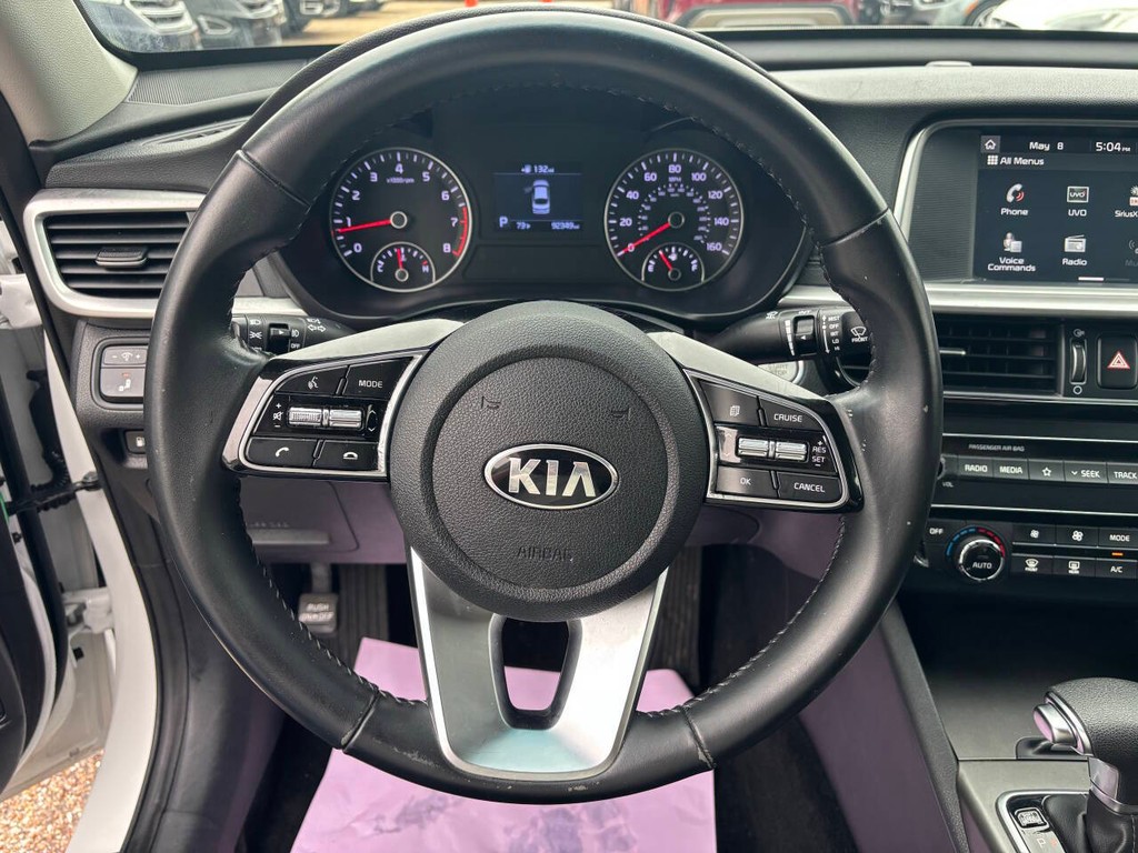 Kia Optima Vehicle Full-screen Gallery Image 23