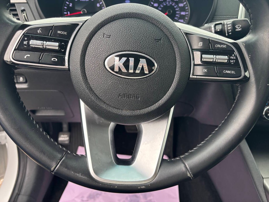 Kia Optima Vehicle Full-screen Gallery Image 24