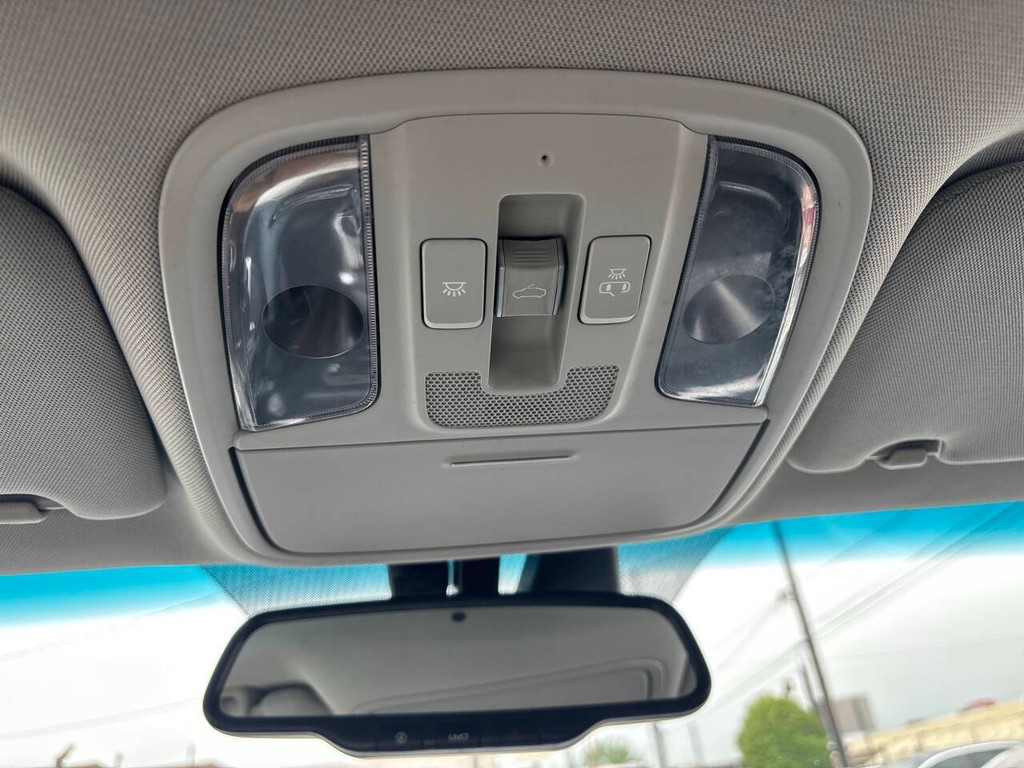 Kia Optima Vehicle Full-screen Gallery Image 27