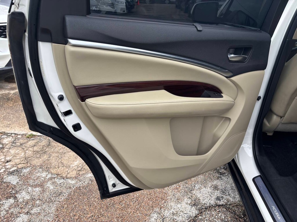 Acura MDX Vehicle Full-screen Gallery Image 15