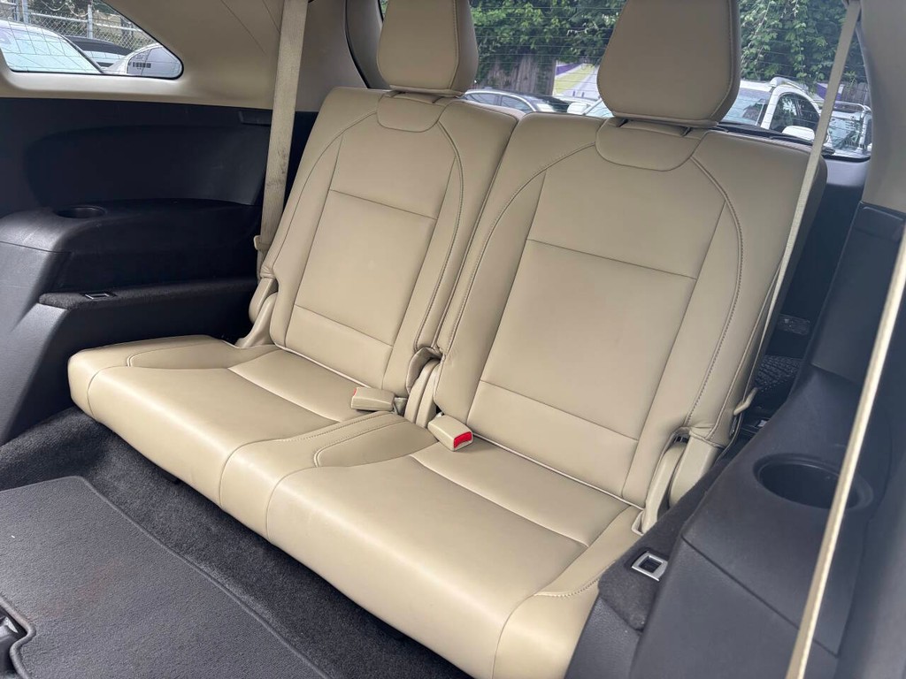 Acura MDX Vehicle Full-screen Gallery Image 18