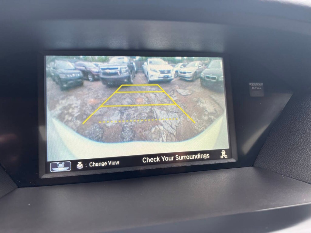 Acura MDX Vehicle Full-screen Gallery Image 24