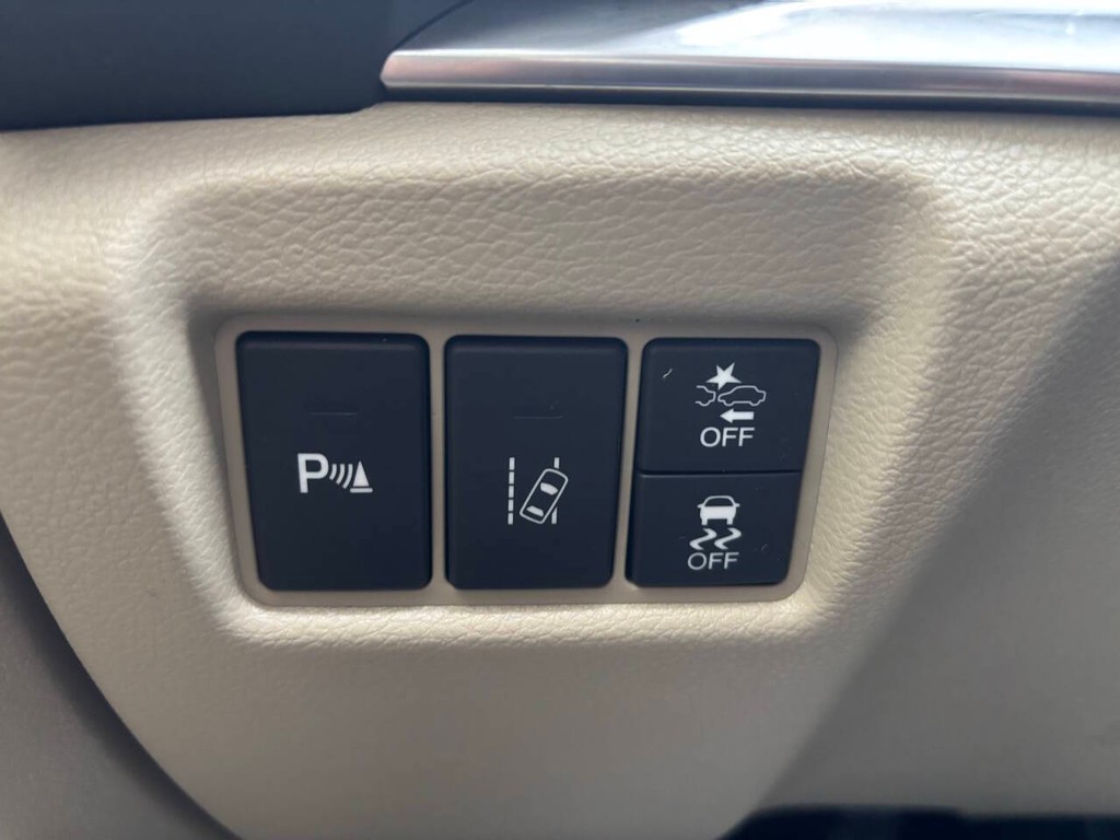 Acura MDX Vehicle Full-screen Gallery Image 28
