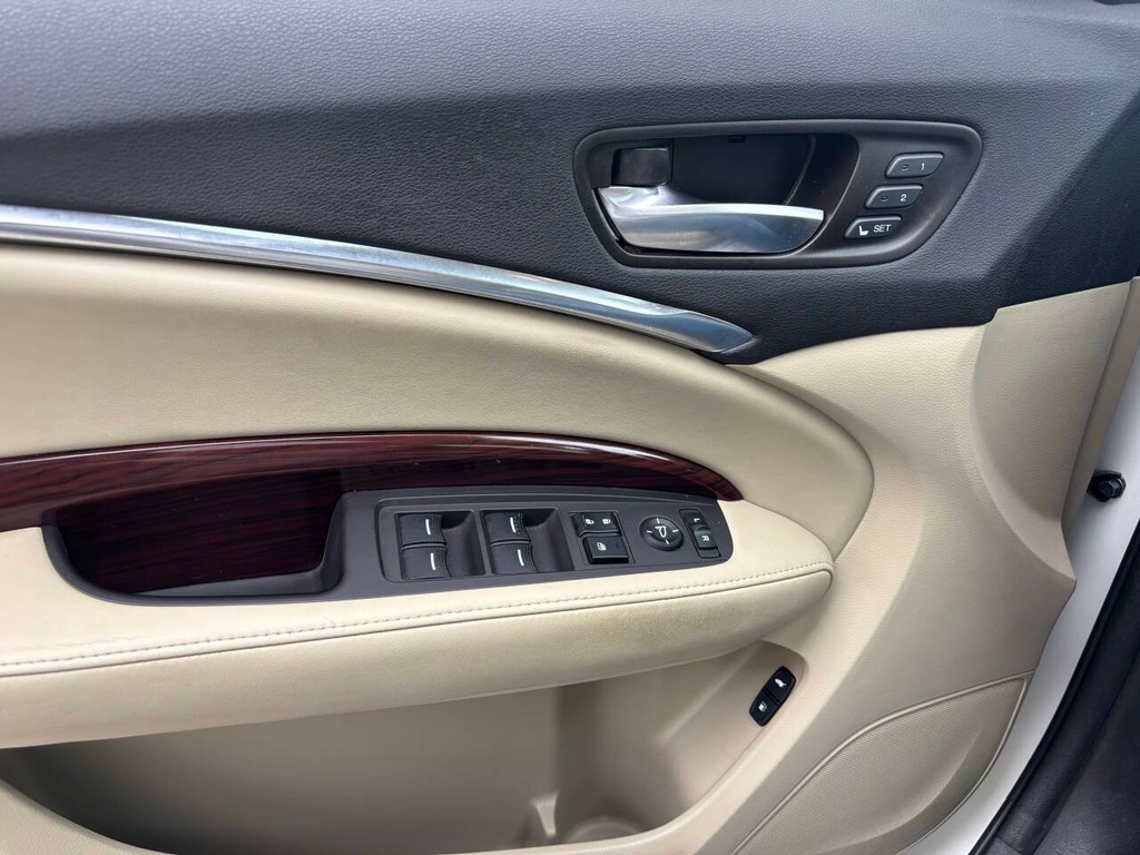 Acura MDX Vehicle Full-screen Gallery Image 29