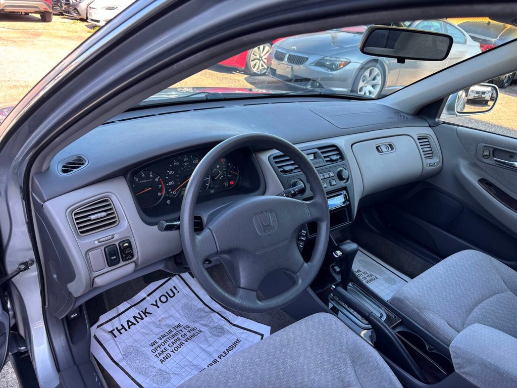 Honda Accord Sedan Vehicle Full-screen Gallery Image 08