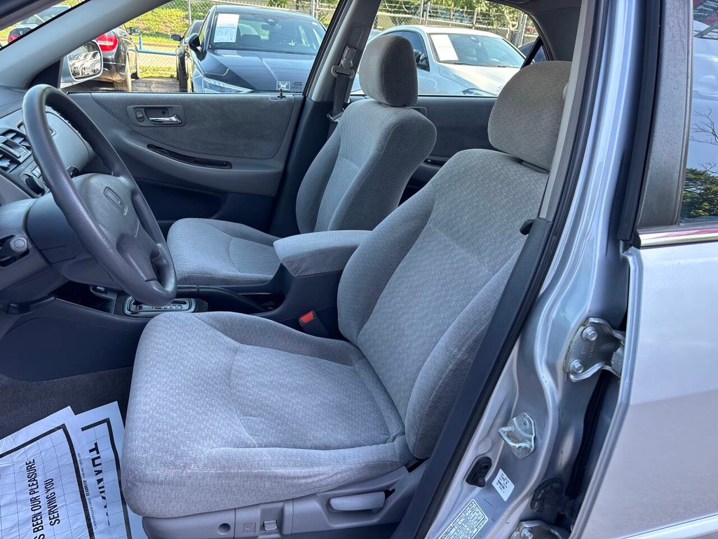 Honda Accord Sedan Vehicle Full-screen Gallery Image 09