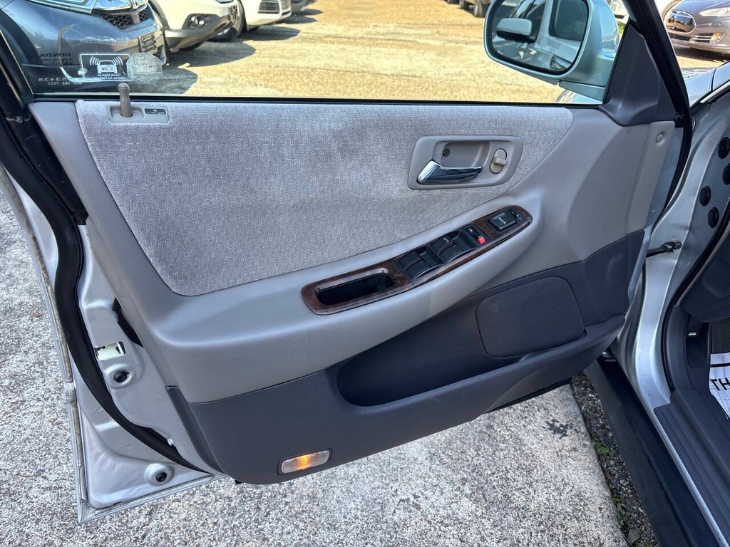 Honda Accord Sedan Vehicle Full-screen Gallery Image 10