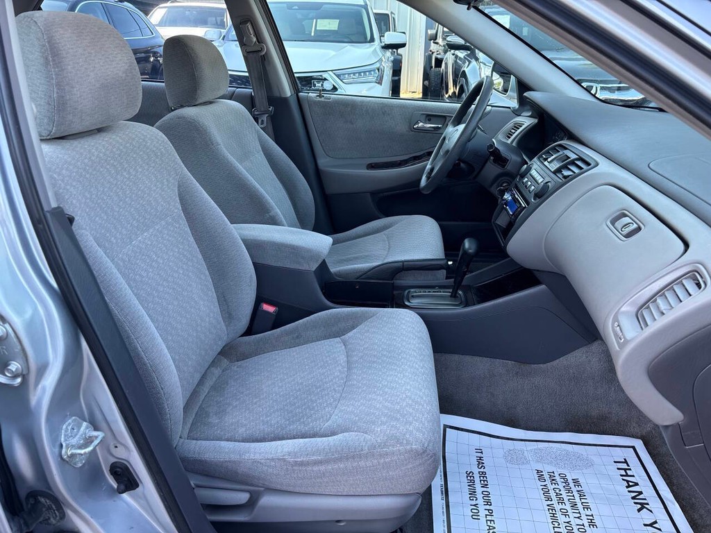 Honda Accord Sedan Vehicle Full-screen Gallery Image 12