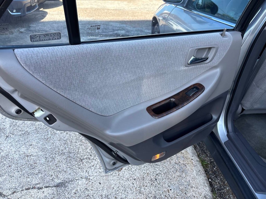 Honda Accord Sedan Vehicle Full-screen Gallery Image 15