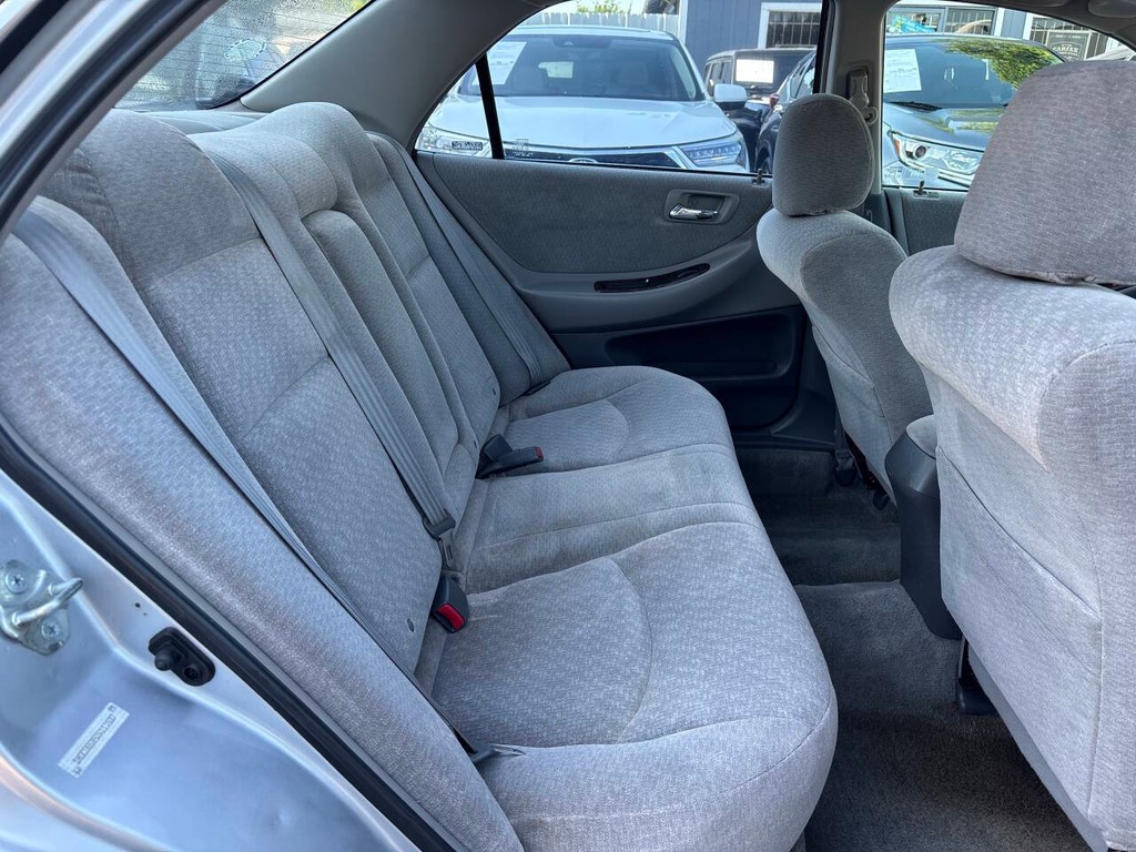 Honda Accord Sedan Vehicle Full-screen Gallery Image 16
