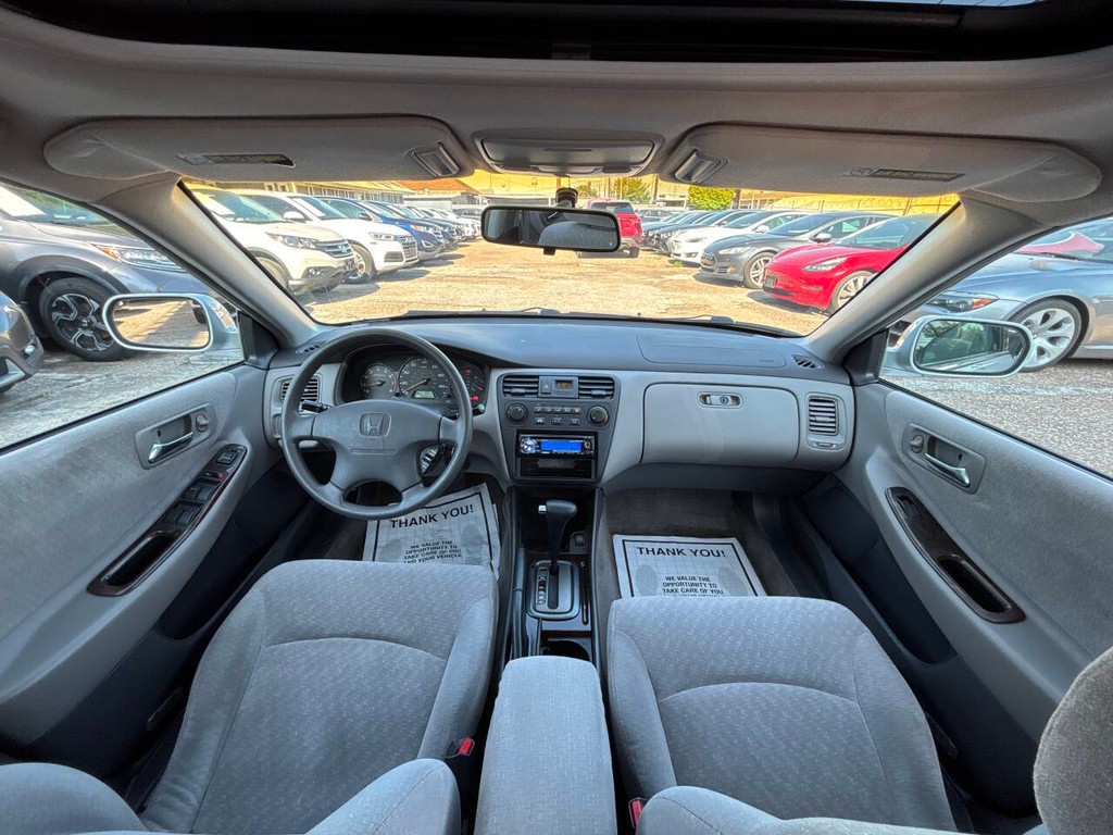 Honda Accord Sedan Vehicle Full-screen Gallery Image 18