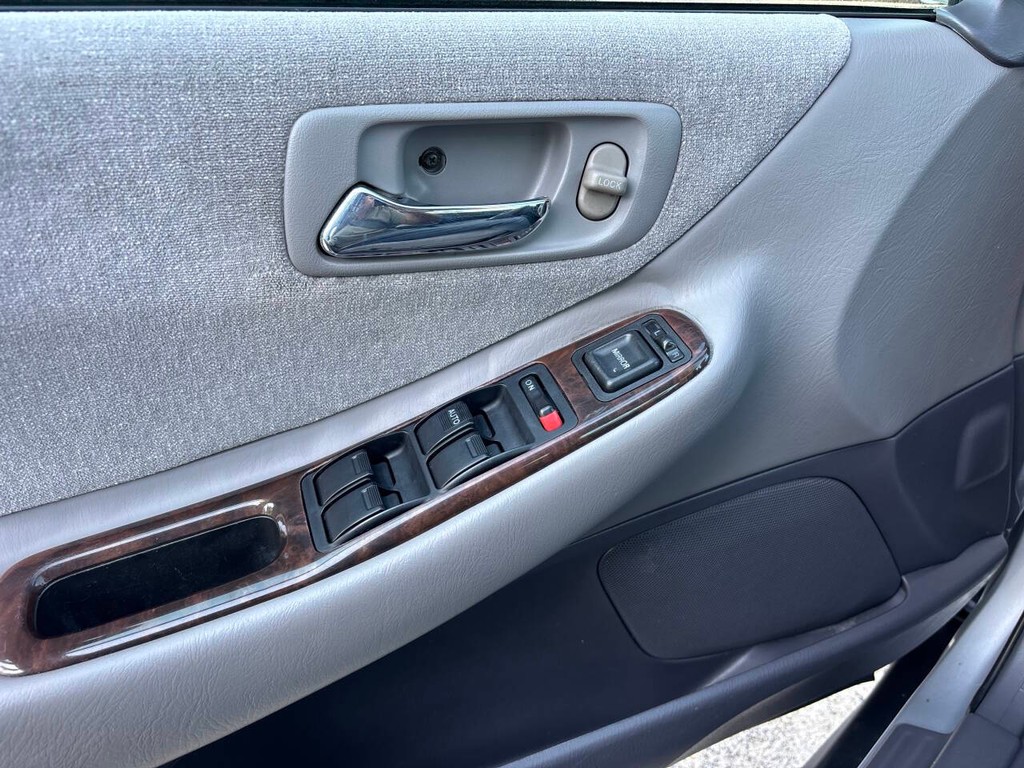 Honda Accord Sedan Vehicle Full-screen Gallery Image 24