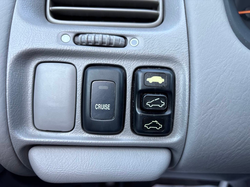 Honda Accord Sedan Vehicle Full-screen Gallery Image 25