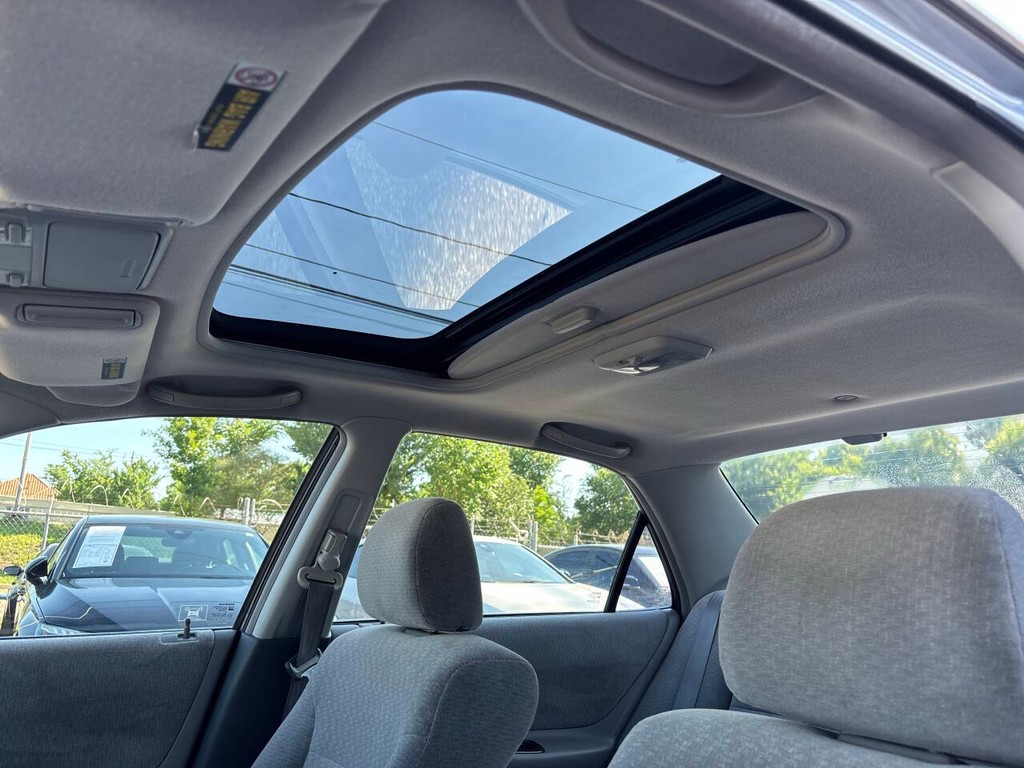 Honda Accord Sedan Vehicle Full-screen Gallery Image 26
