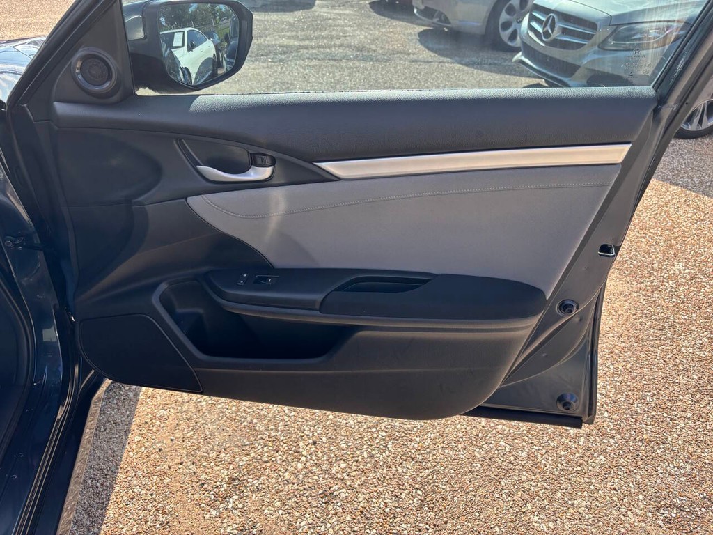 Honda Civic Sedan Vehicle Full-screen Gallery Image 13