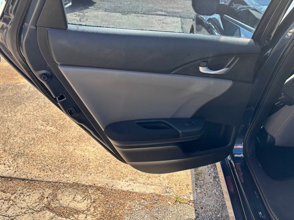 Honda Civic Sedan Vehicle Full-screen Gallery Image 15