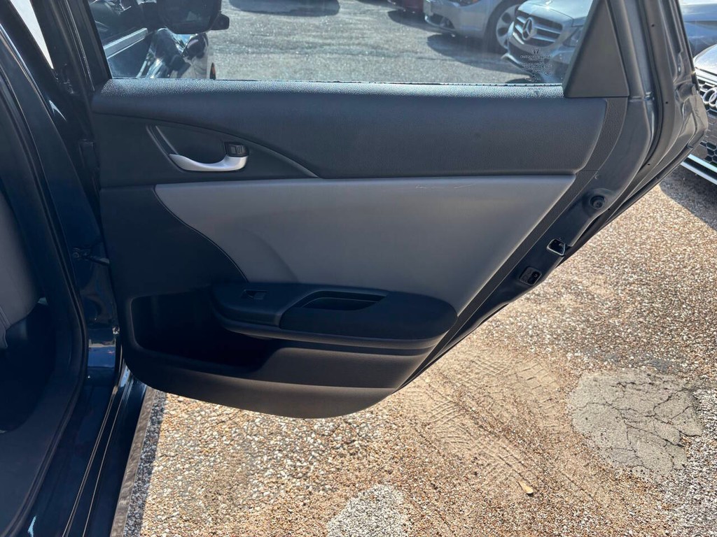Honda Civic Sedan Vehicle Full-screen Gallery Image 17