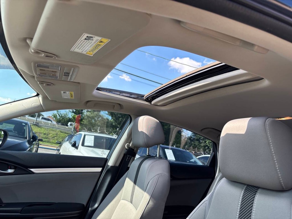 Honda Civic Sedan Vehicle Full-screen Gallery Image 27
