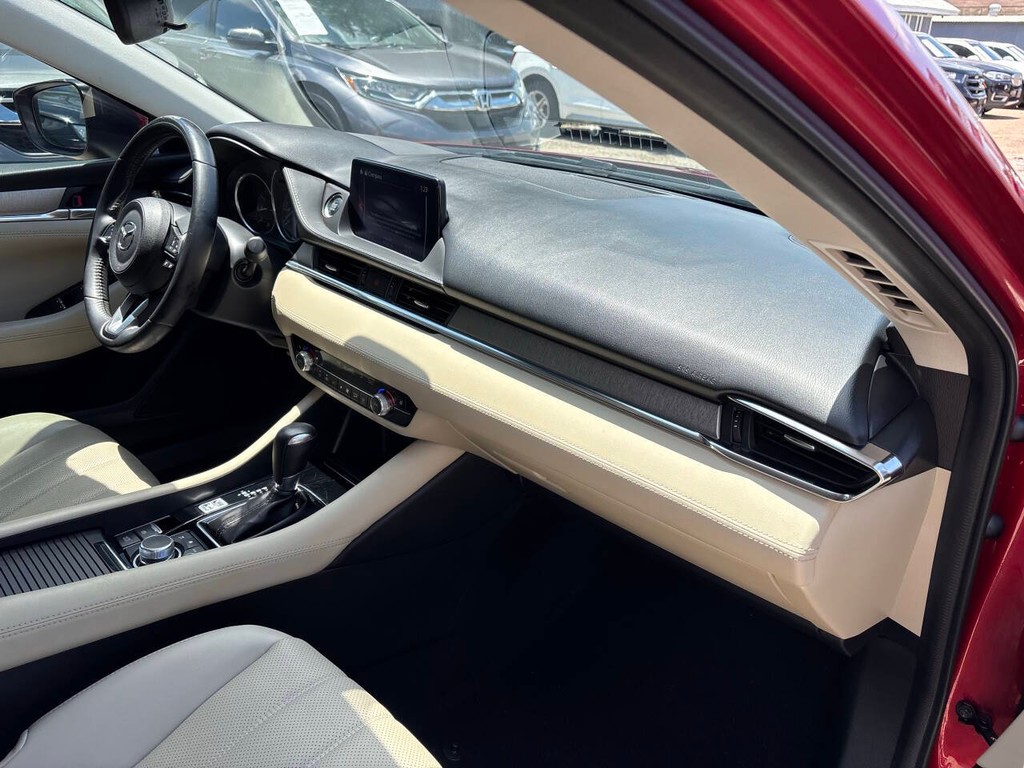 Mazda MAZDA6 Vehicle Full-screen Gallery Image 11