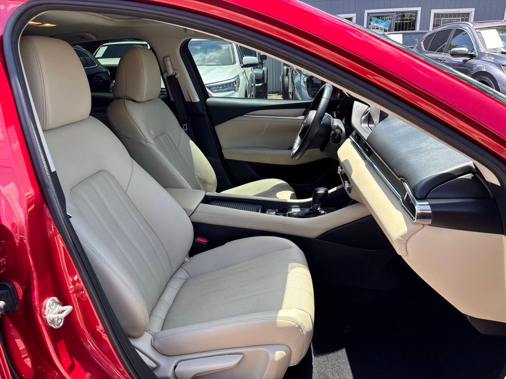 Mazda MAZDA6 Vehicle Full-screen Gallery Image 12