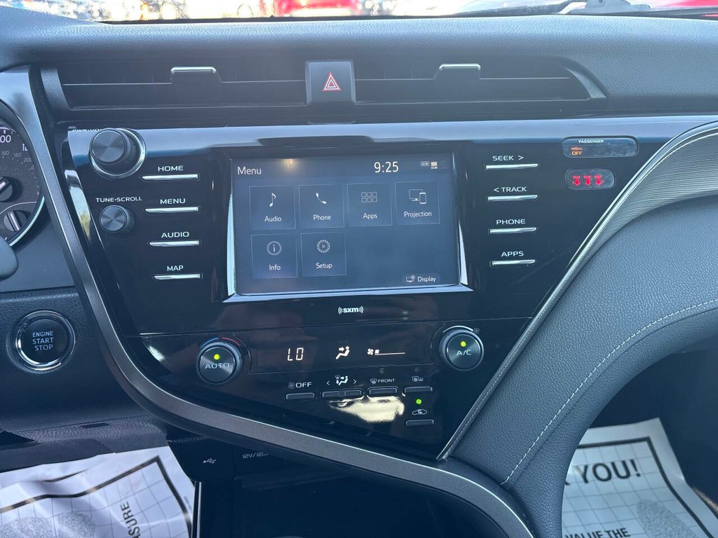Toyota Camry Vehicle Full-screen Gallery Image 20
