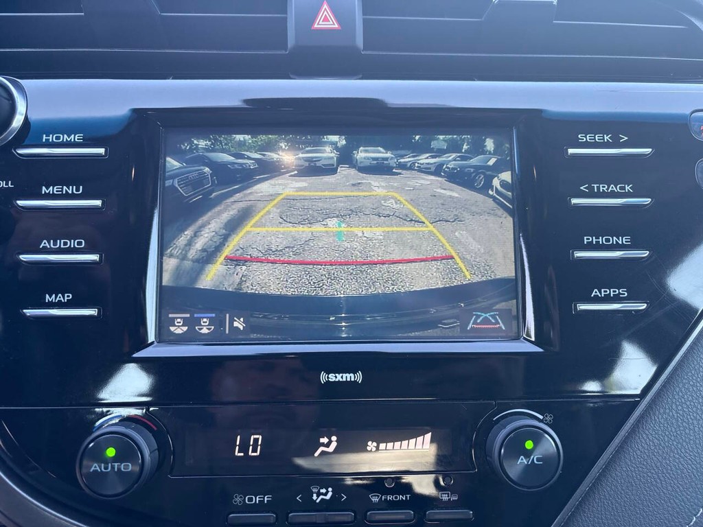 Toyota Camry Vehicle Full-screen Gallery Image 21