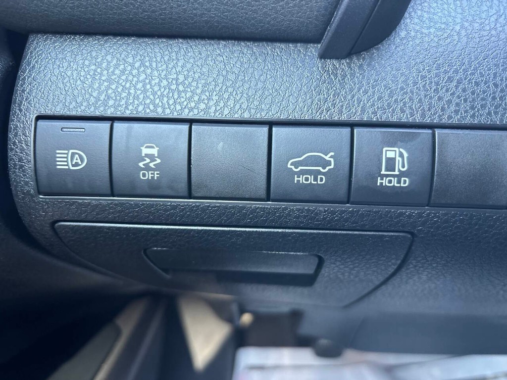 Toyota Camry Vehicle Full-screen Gallery Image 25