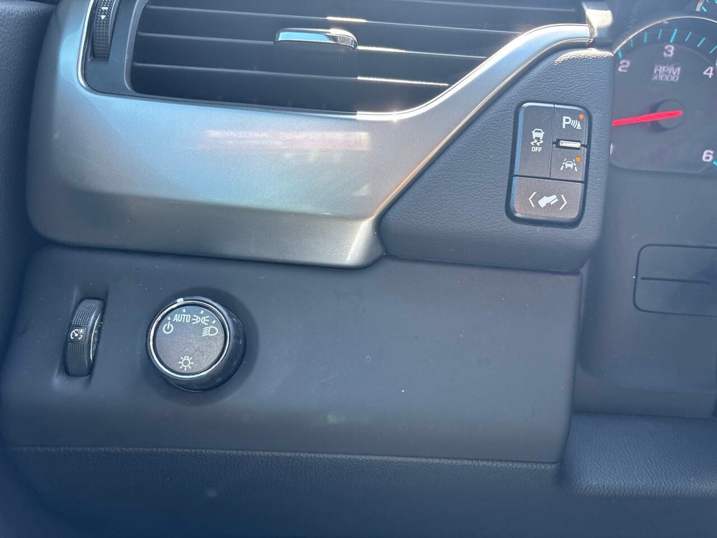 Chevrolet Tahoe Vehicle Full-screen Gallery Image 28