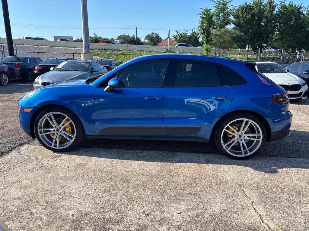 Porsche Macan Vehicle Full-screen Gallery Image 05