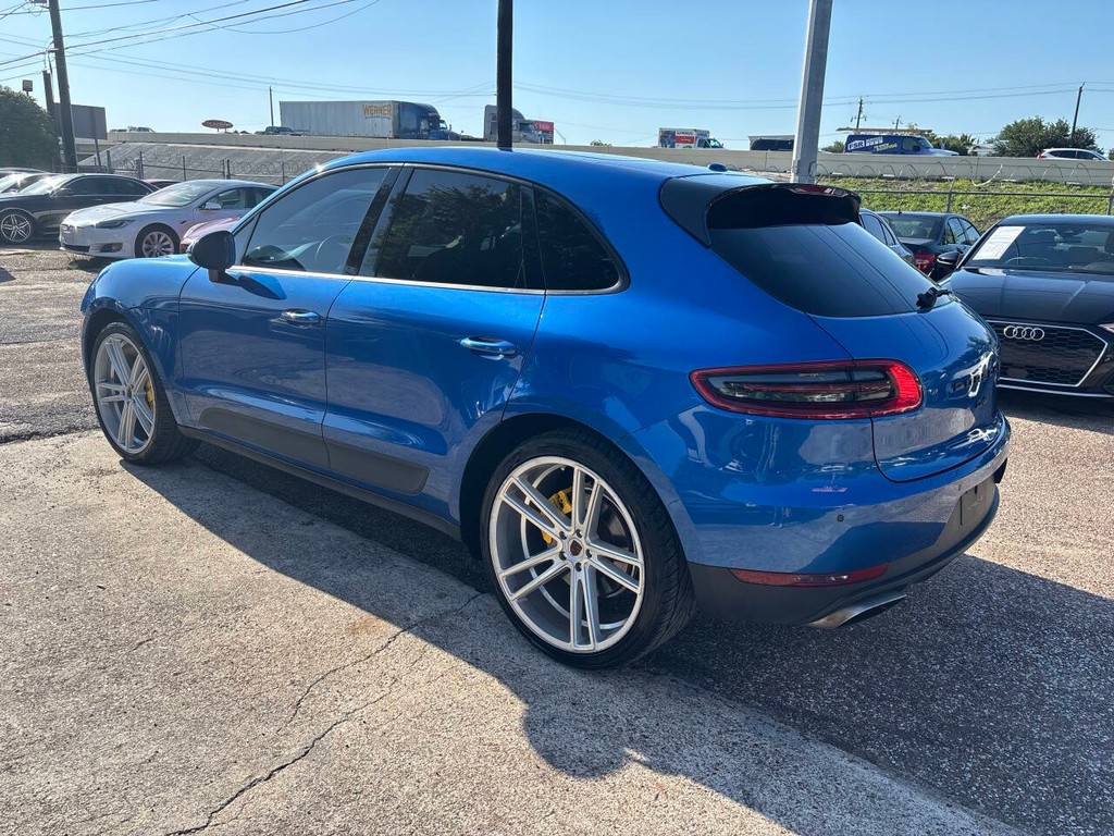 Porsche Macan Vehicle Full-screen Gallery Image 06