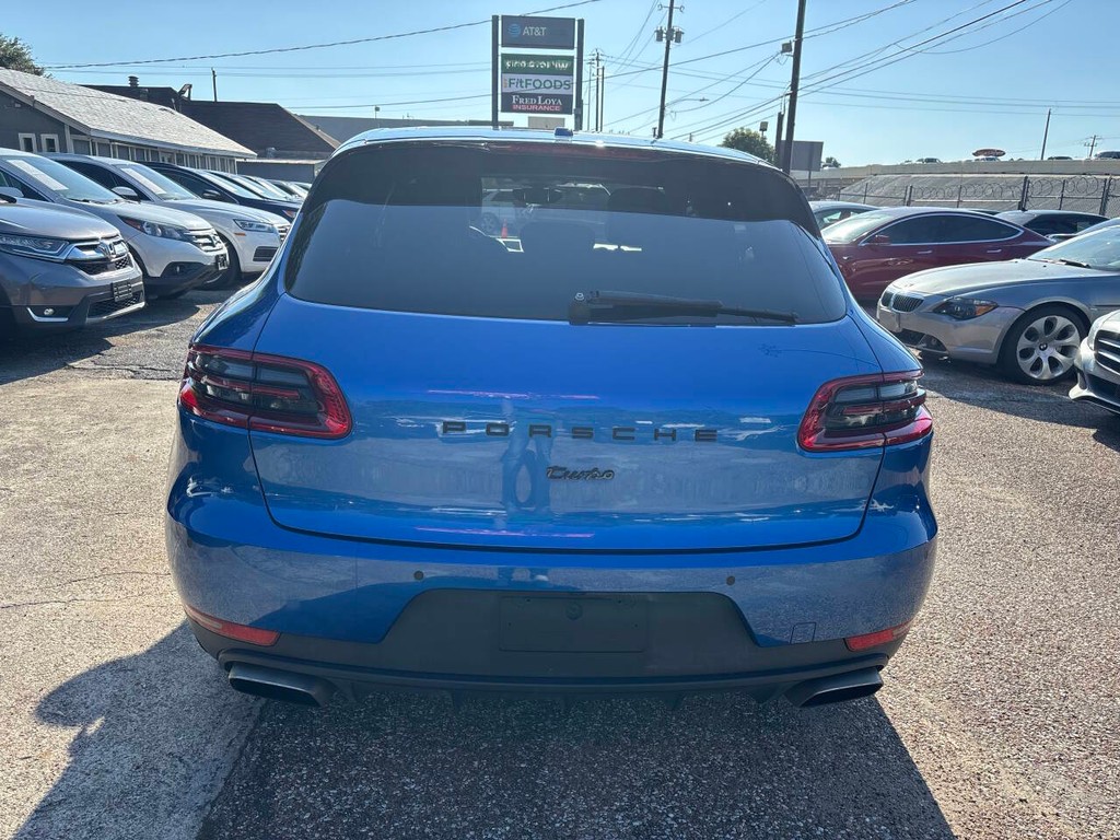 Porsche Macan Vehicle Full-screen Gallery Image 07