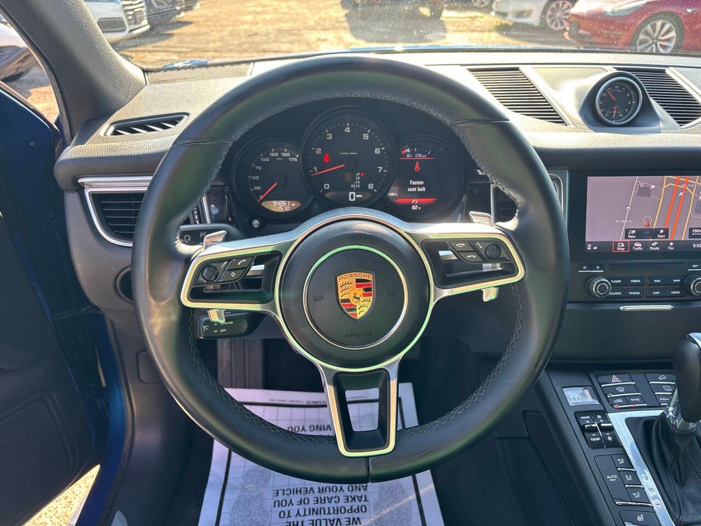 Porsche Macan Vehicle Full-screen Gallery Image 27