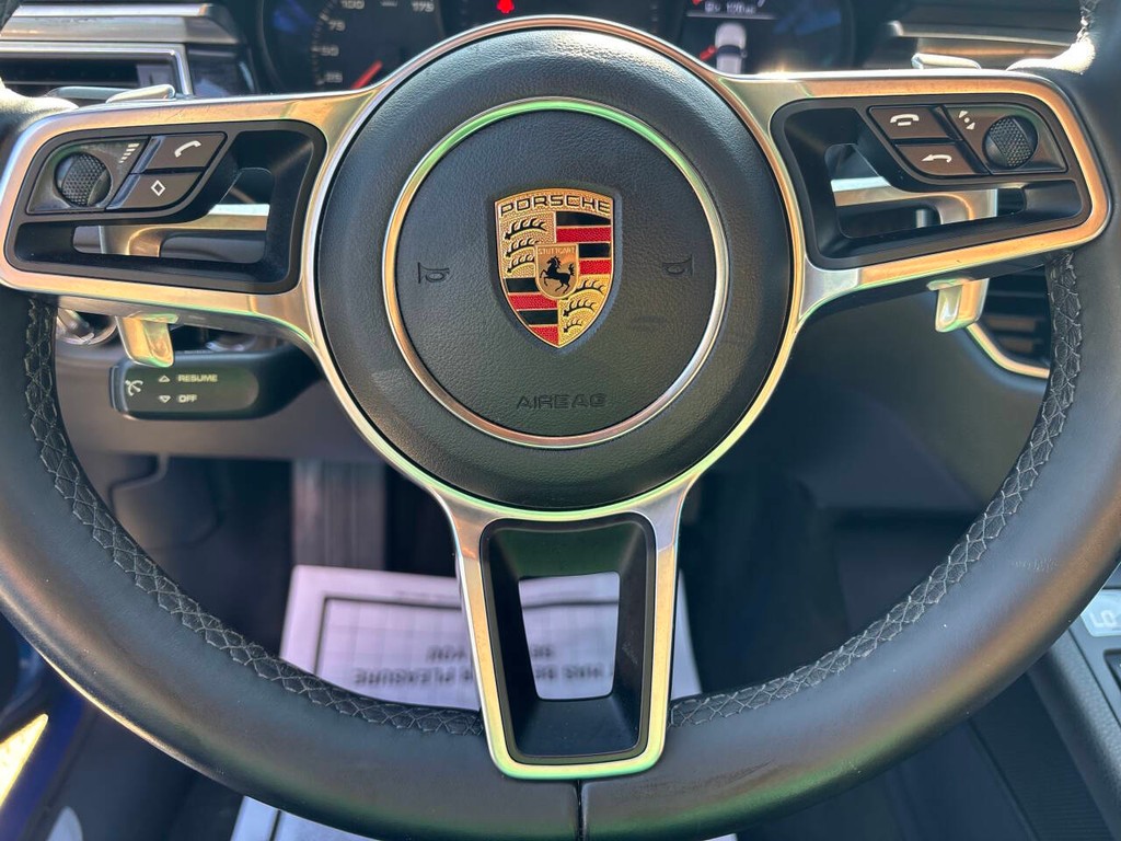 Porsche Macan Vehicle Full-screen Gallery Image 28