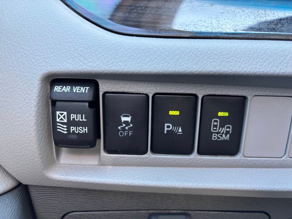 Toyota Sienna Vehicle Full-screen Gallery Image 28