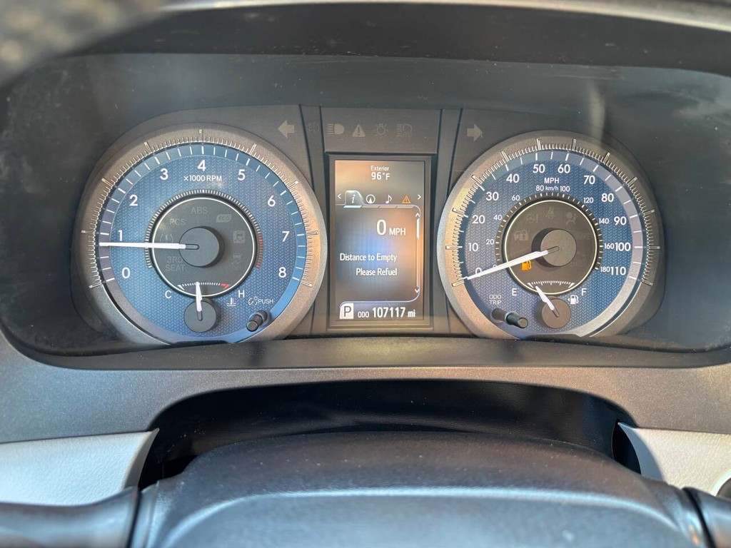 Toyota Sienna Vehicle Full-screen Gallery Image 32