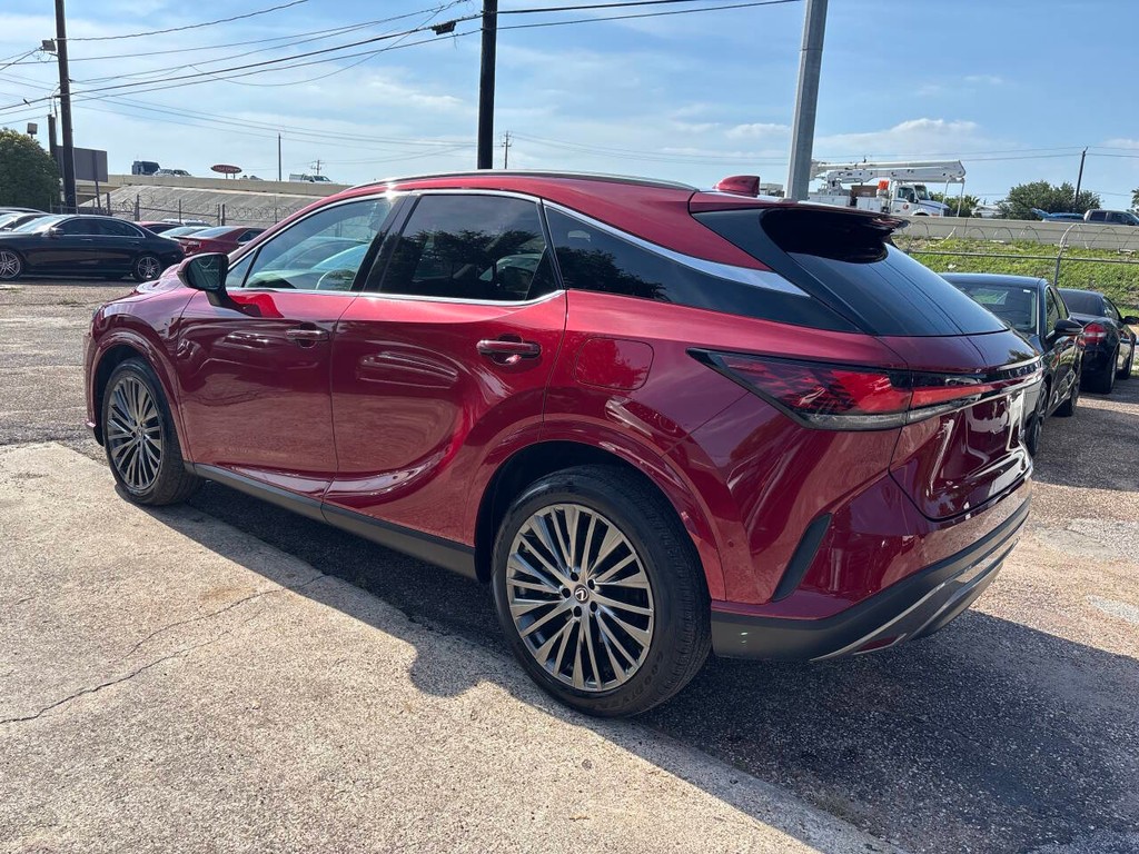 Lexus RX Vehicle Full-screen Gallery Image 05