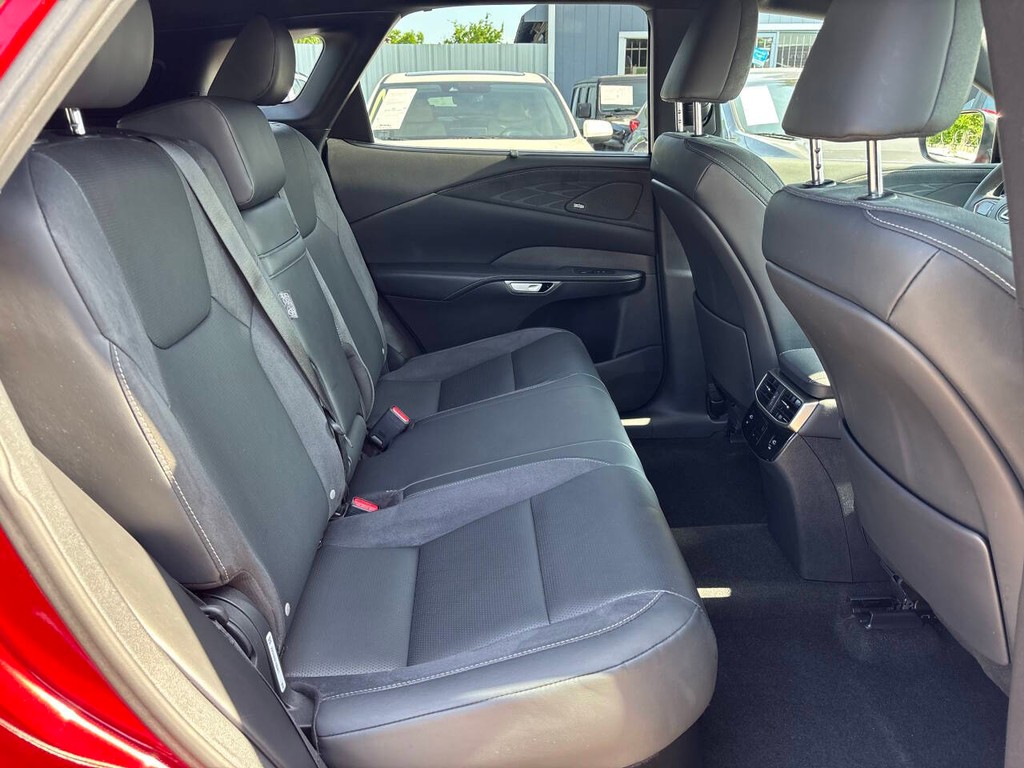 Lexus RX Vehicle Full-screen Gallery Image 15