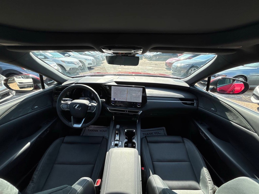 Lexus RX Vehicle Full-screen Gallery Image 19
