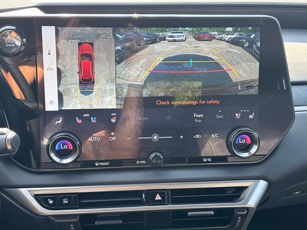 Lexus RX Vehicle Full-screen Gallery Image 23