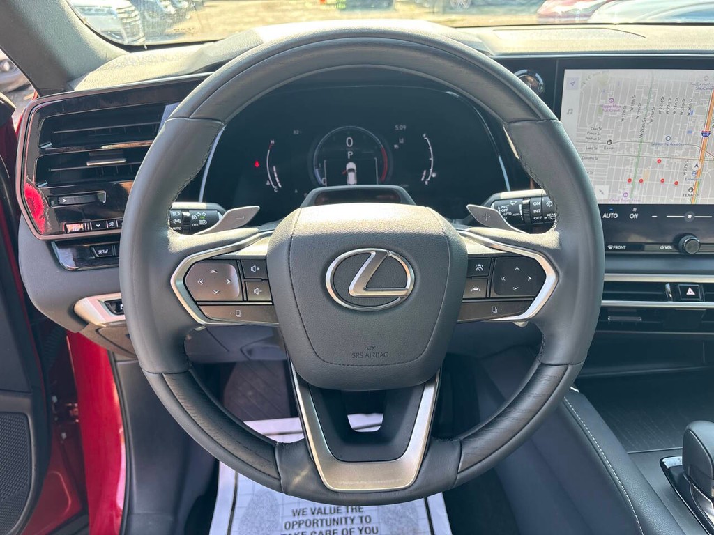 Lexus RX Vehicle Full-screen Gallery Image 26