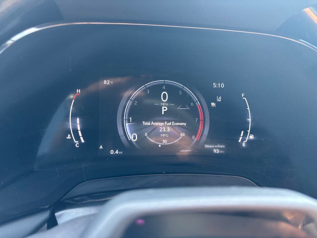 Lexus RX Vehicle Full-screen Gallery Image 35
