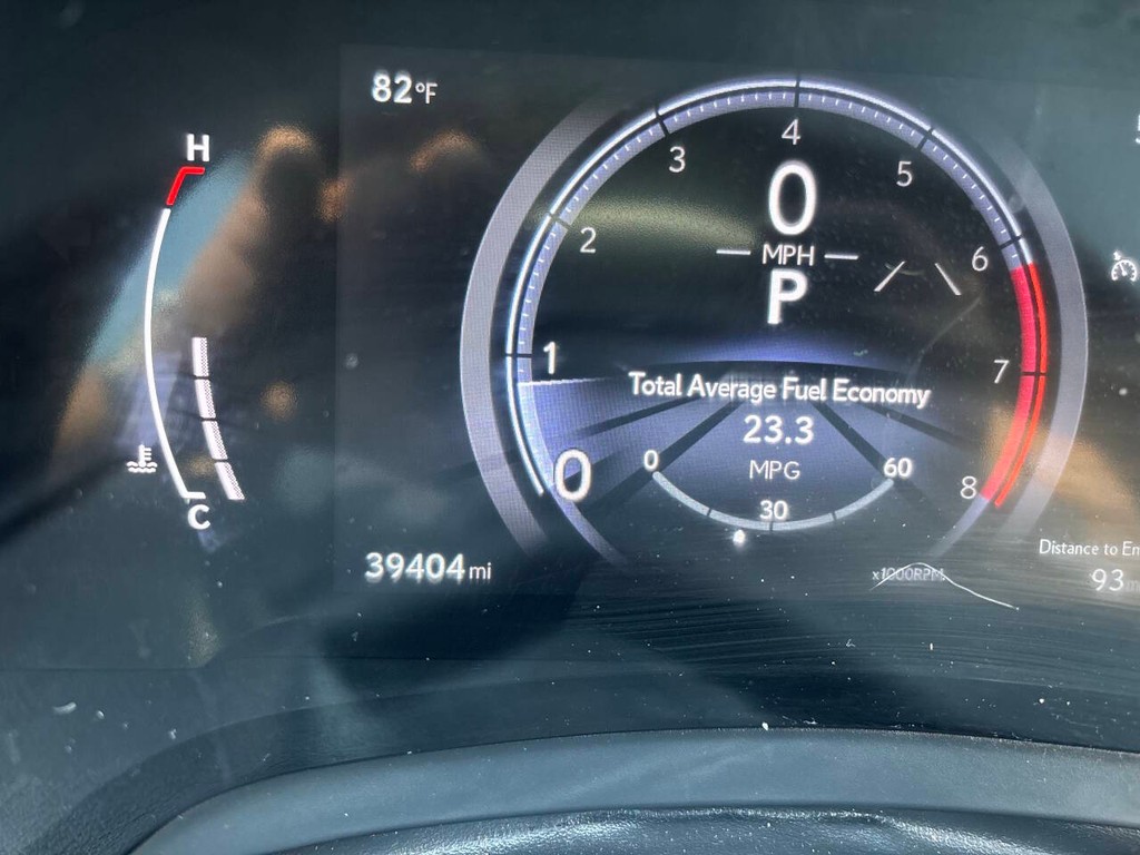 Lexus RX Vehicle Full-screen Gallery Image 36