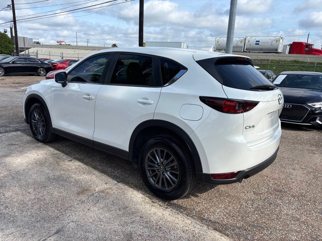 Mazda CX-5 Vehicle Full-screen Gallery Image 05