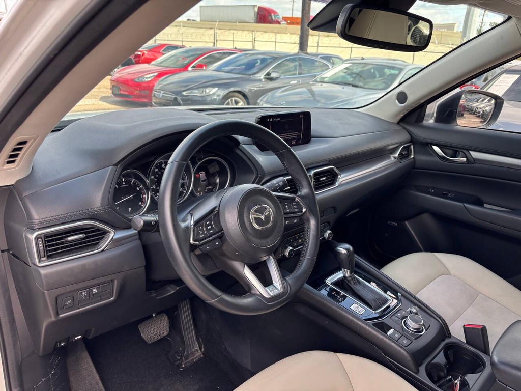 Mazda CX-5 Vehicle Full-screen Gallery Image 08